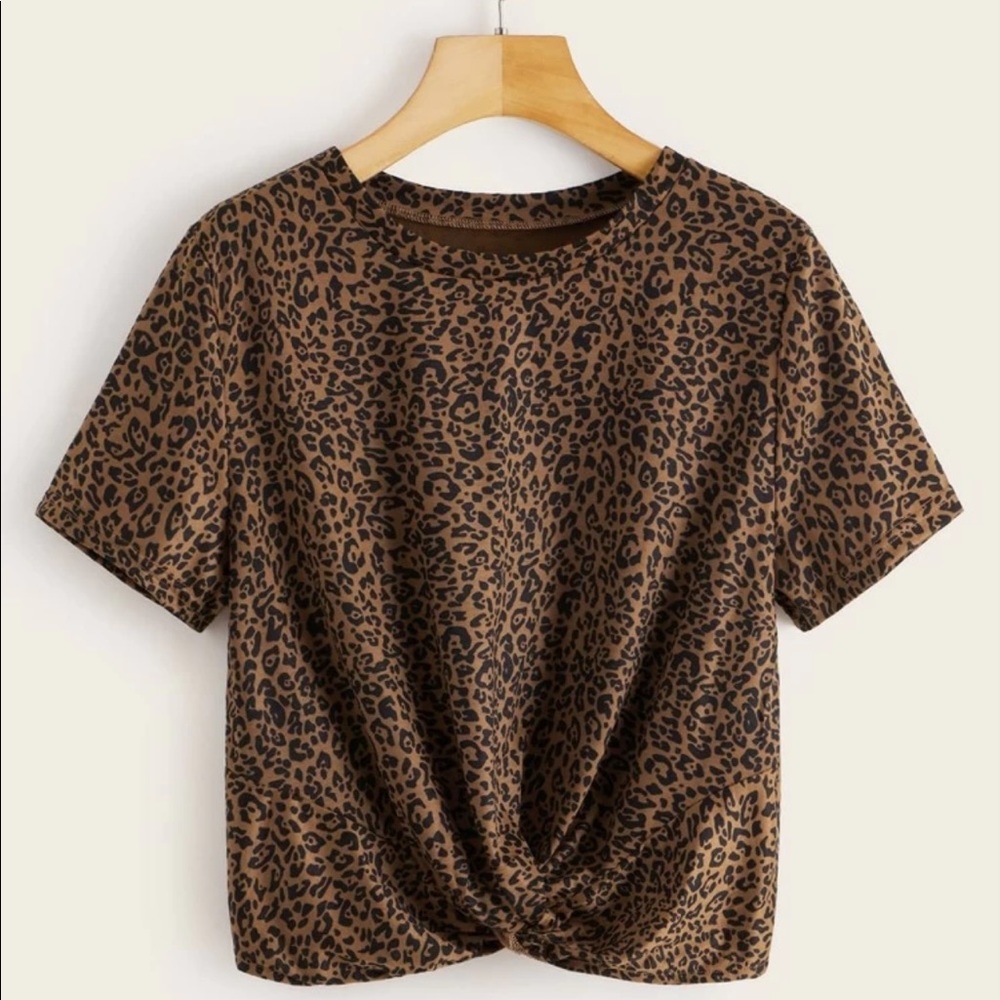 SHEIN Plus Leopard print twist hem tee